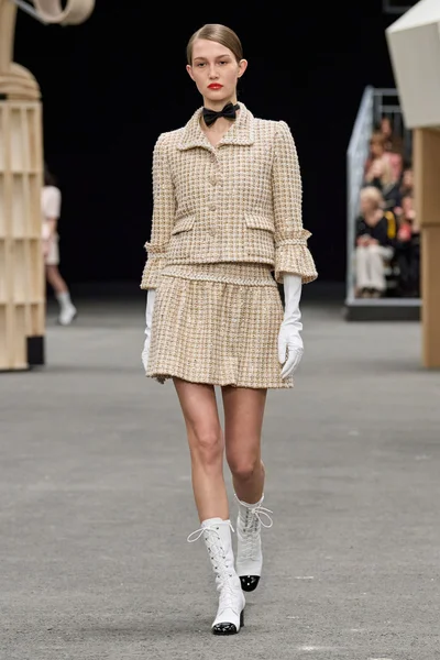 Look 13